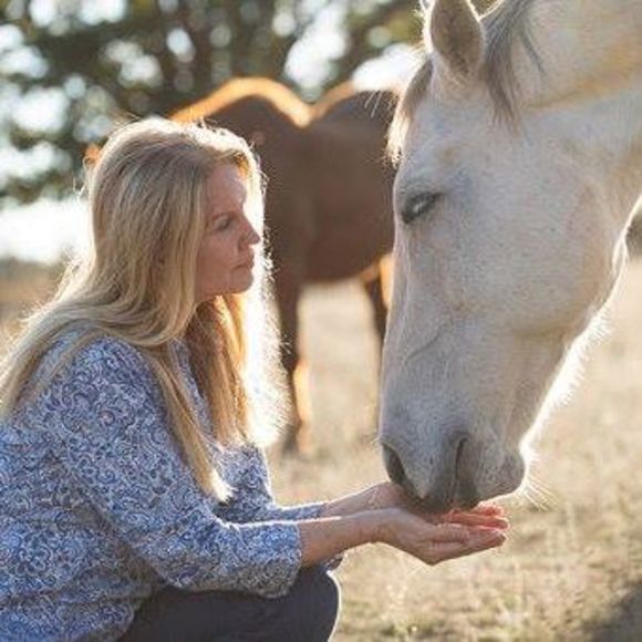 Meet your Posher, Laura - Picture 1 of 1